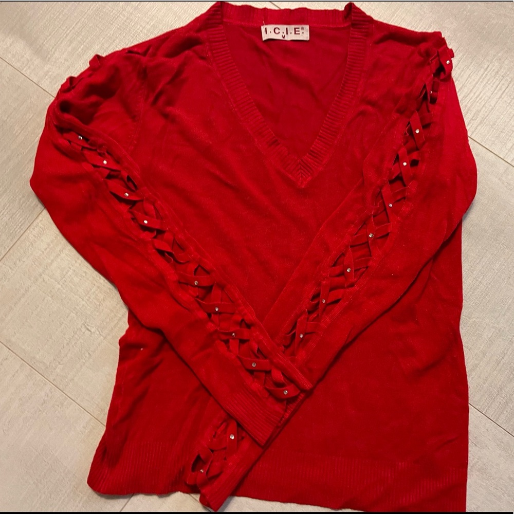 NWOT💋sexy red cut out arm design sweater